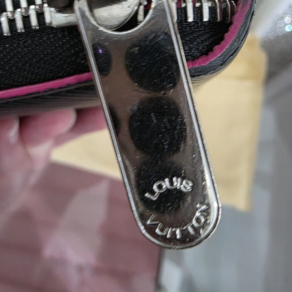Louis Vuitton EPI Black & Pink Wallet - Picture 5 of 9